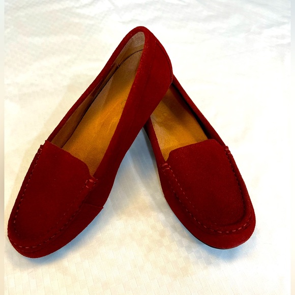 Vionic Shoes - Vionic Debbie Burgundy women’s loafers size 8.5 NWOT